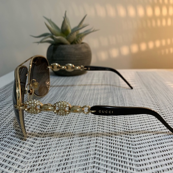 Gucci Gold and Black Aviator Sunglasses - Picture 3 of 6